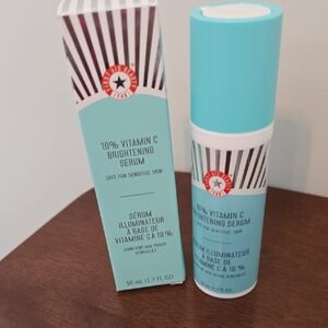 First Aid Beauty Vitamin C Brightening Serum - Blue and White